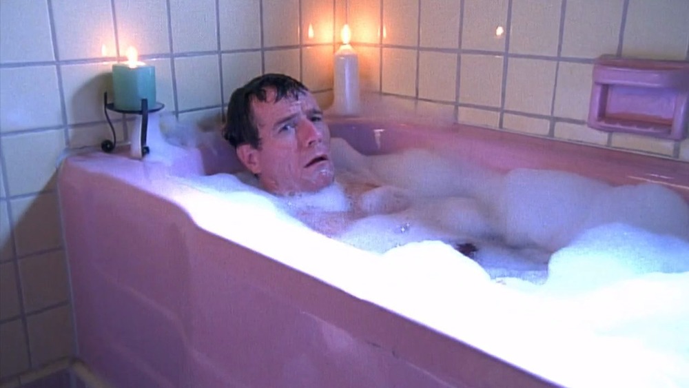 Bryan Cranston in una scena della vasca da bagno