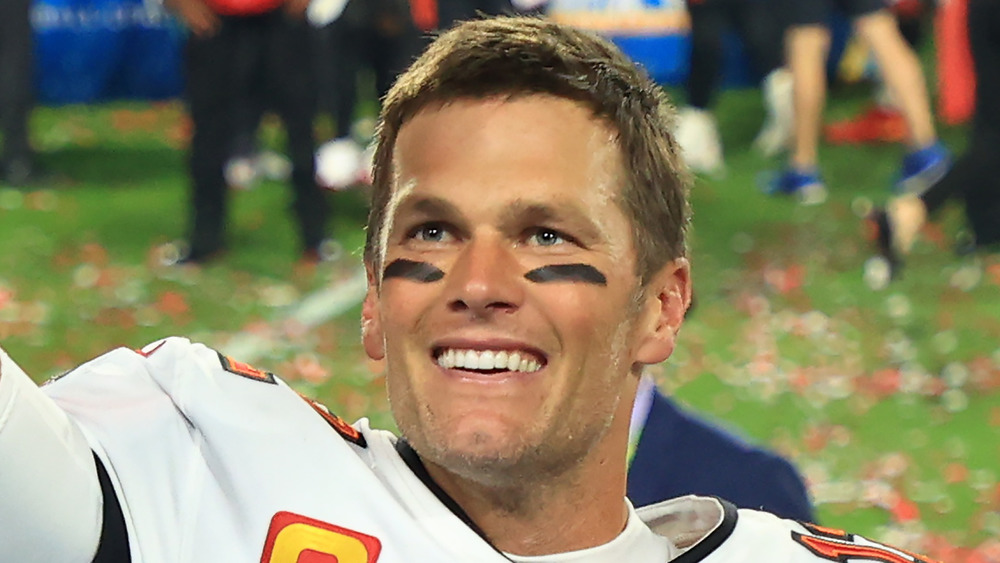 Tom Brady celebra la sua vittoria al Super Bowl