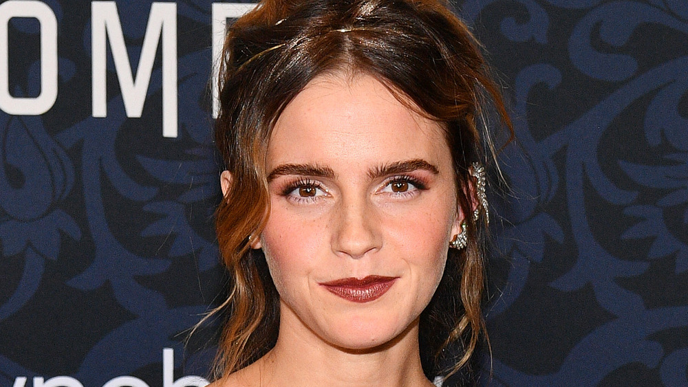 Emma Watson posa alla premiere di `` Piccole donne '' nel 2019