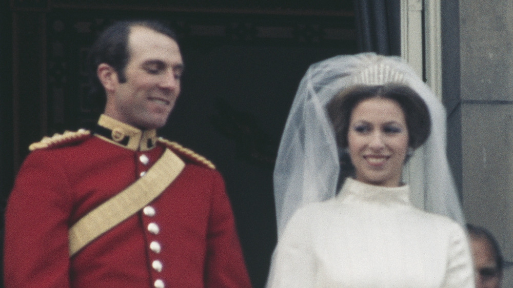 Mark Phillips e la principessa Anna il giorno del loro matrimonio