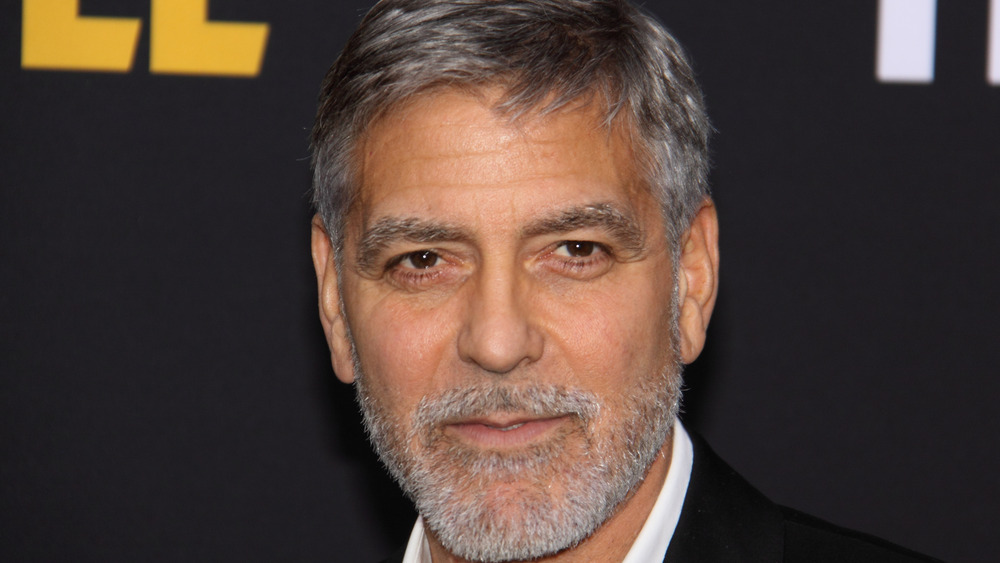 George Clooney con la stoppia grigia