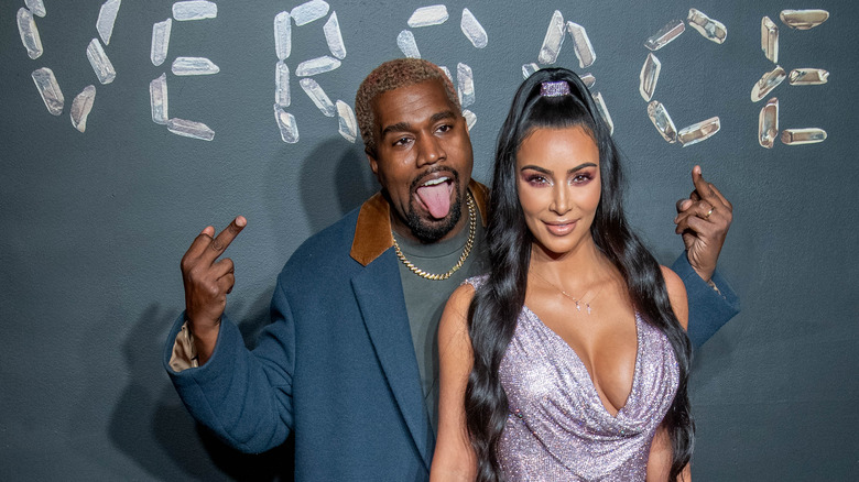 Kanye West e Kim Kardashian in posa