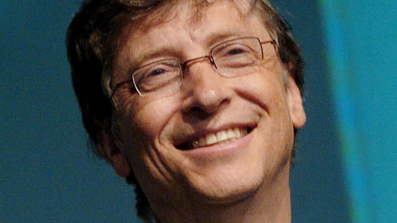 Bill Gates su un palco 
