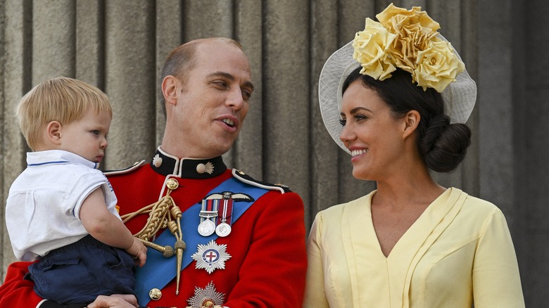 Jordan Whalen e Laura Mitchell in "Harry & Meghan: Escaping the Palace"