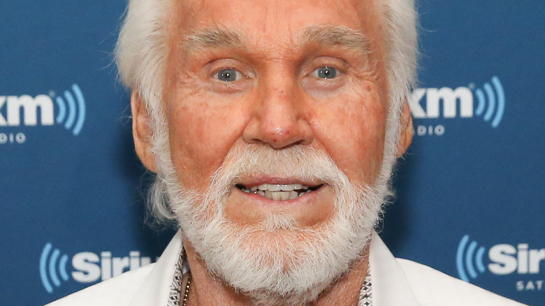 Il cantante Kenny Rogers