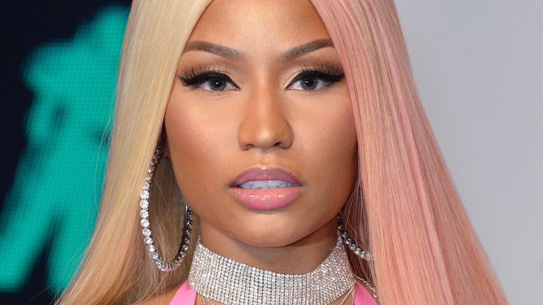 Nicki Minaj posa sul red carpet