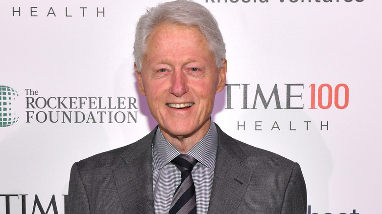 Bill Clinton sorride sul red carpet