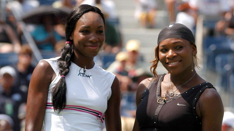 Venus e Serena Williams sorridono