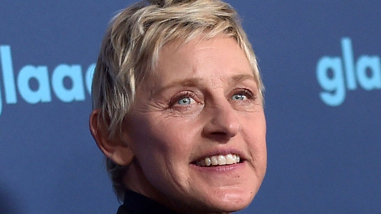 Ellen DeGeneres sorridente