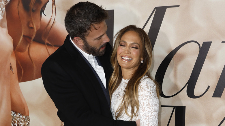 Jennifer Lopez e Ben Affleck sorridenti