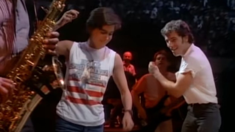 Courteney Cox e Bruce Springsteen nel video musicale "Dancing In the Dark".