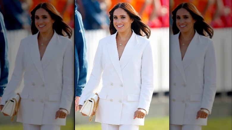 Meghan Markle in completo bianco