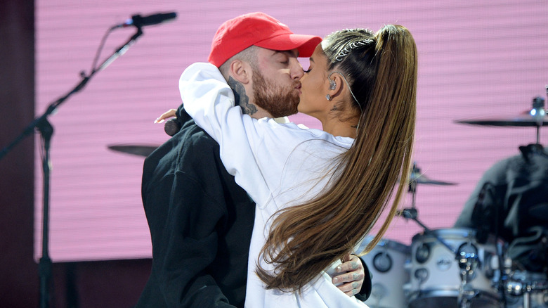 Mac Miller, Ariana Grande che si bacia