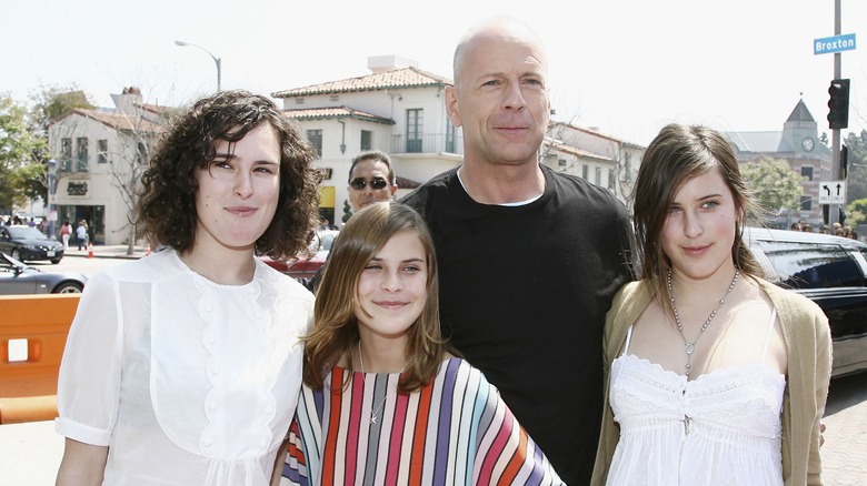 Bruce Willis con le sue tre figlie maggiori