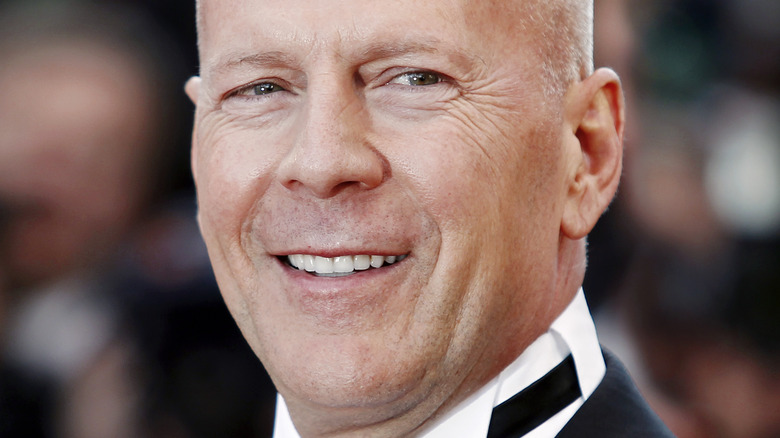 Bruce Willis sorride alla premiere di "Moonrise Kingdom".