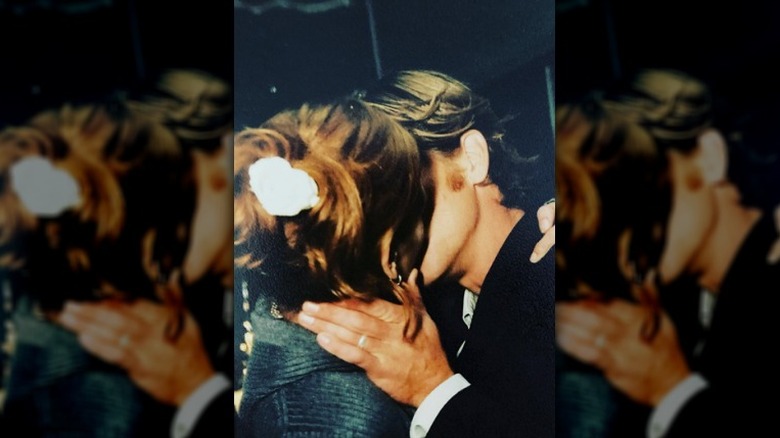 Julia Roberts condivide un bacio con suo marito Danny Moder