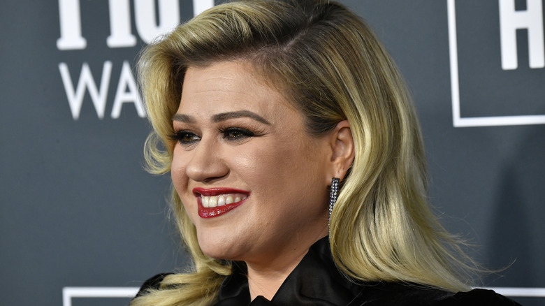 Kelly Clarkson sul tappeto rosso