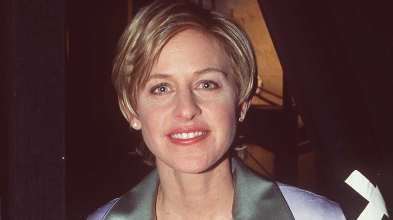 La giovane Ellen DeGeneres sorride