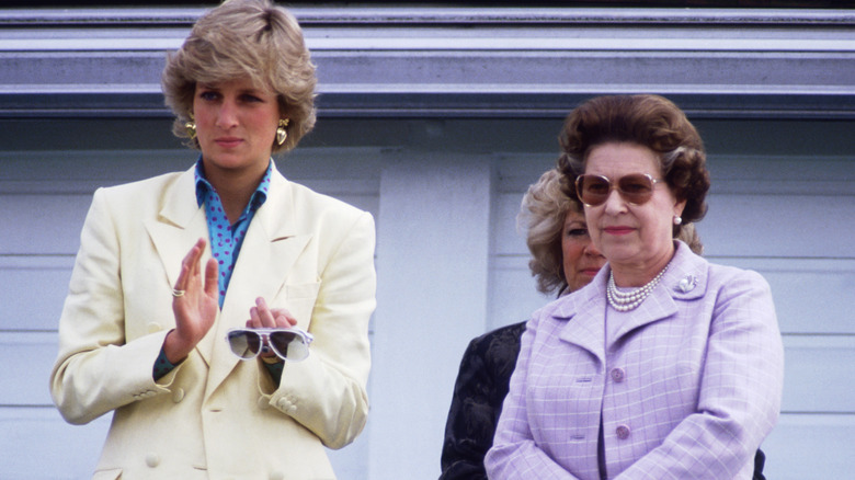 La principessa Diana e la regina Elisabetta II a un evento 