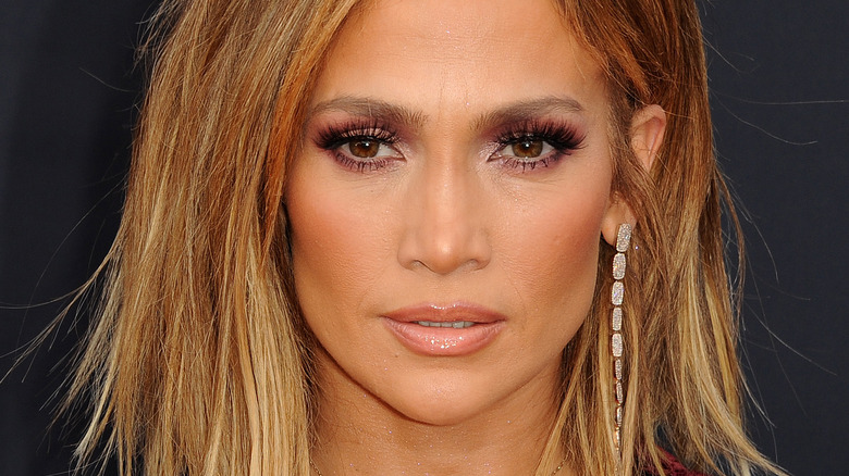 Jennifer Lopez in posa