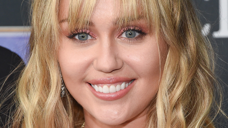 Miley Cyrus sorridente