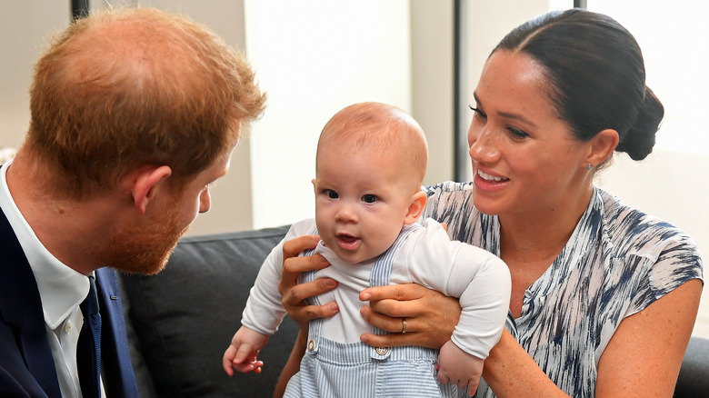 Meghan Markle e il principe Harry con il piccolo Archie