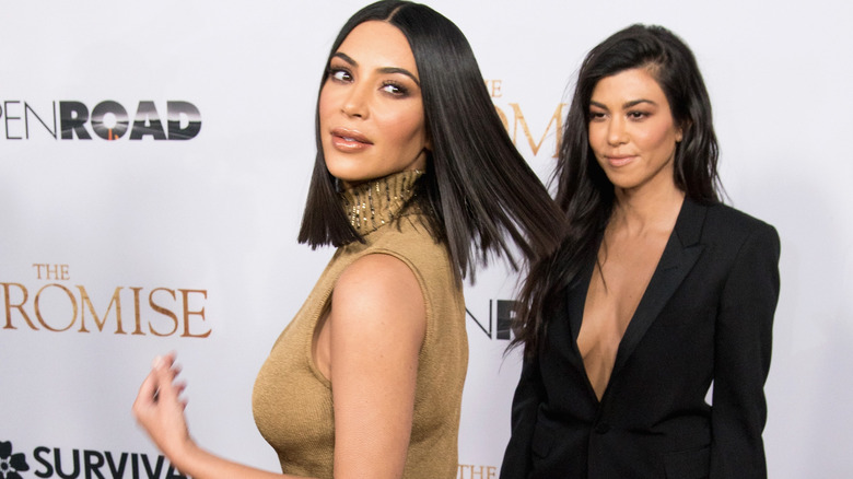 Kim e Kourtney Kardashian ribaltano i capelli