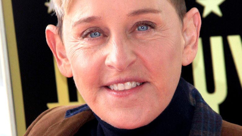 Ellen DeGeneres sorride