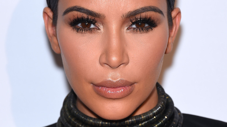 Kim Kardashian sul tappeto rosso