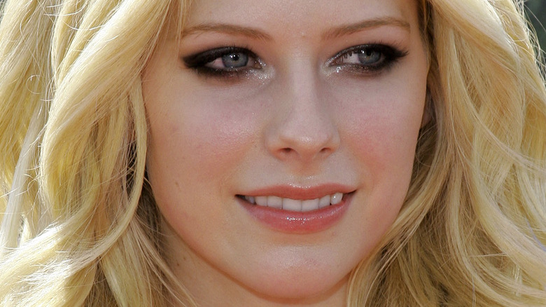 Avril Lavigne sorridente