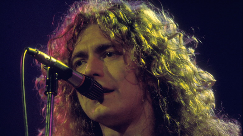Robert Plant canta