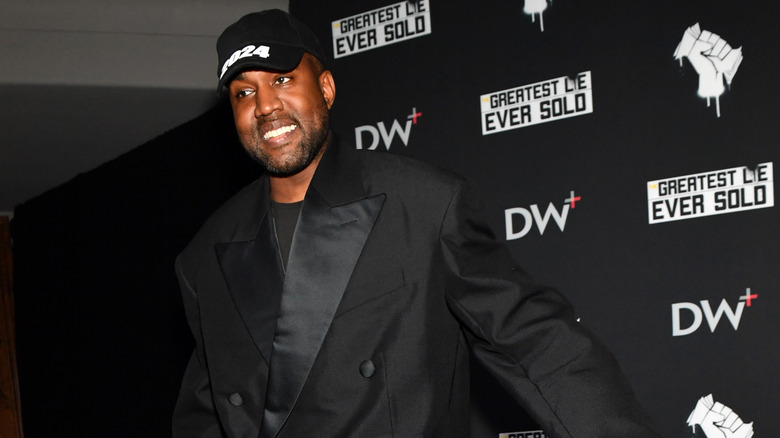 Cappello nero di Kanye West