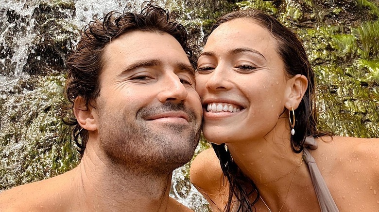 Brody Jenner e Tia Blanco fanno un selfie a una cascata