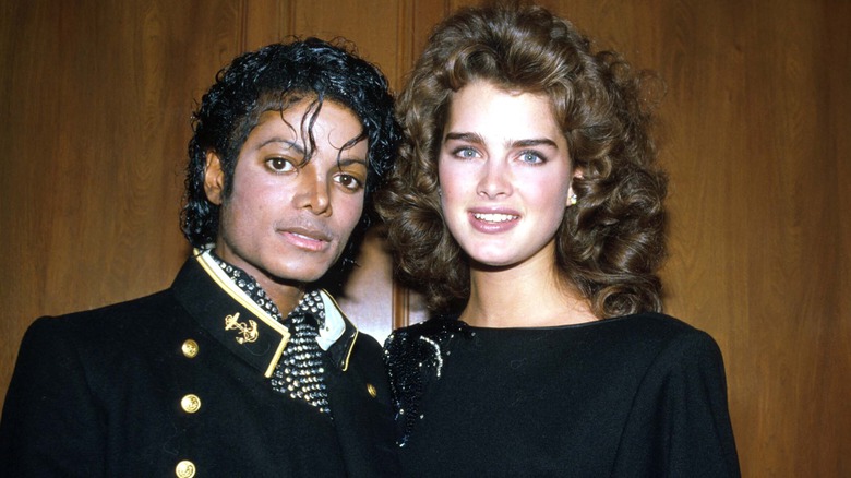 Michael Jackson posa con Brooke Shields