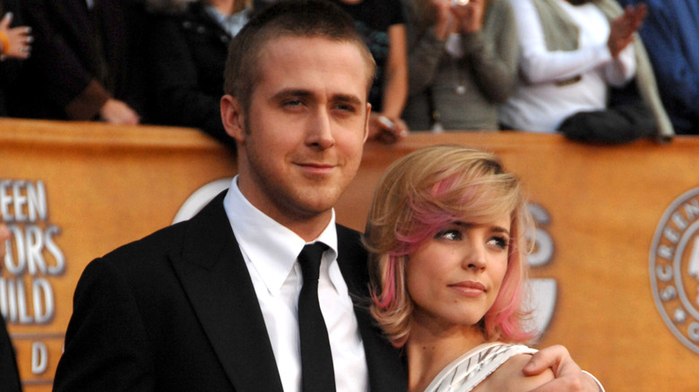 Ryan Gosling e Rachel McAdams sorridono