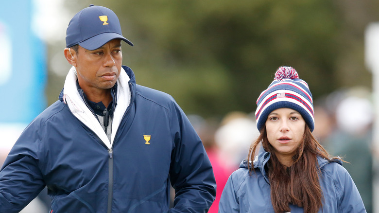 Tiger Woods ed Erica Herman camminano
